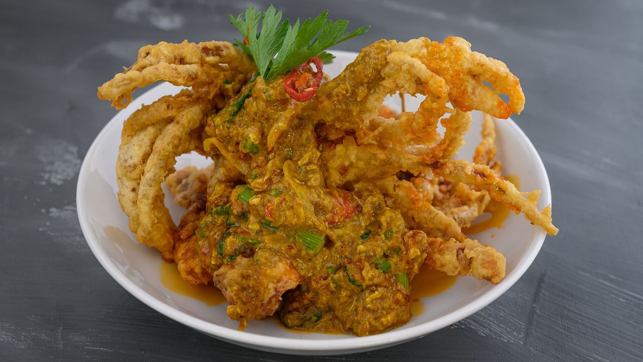 Stir Fried Pu Pad Phong Karee (served w/ complimentary rice)