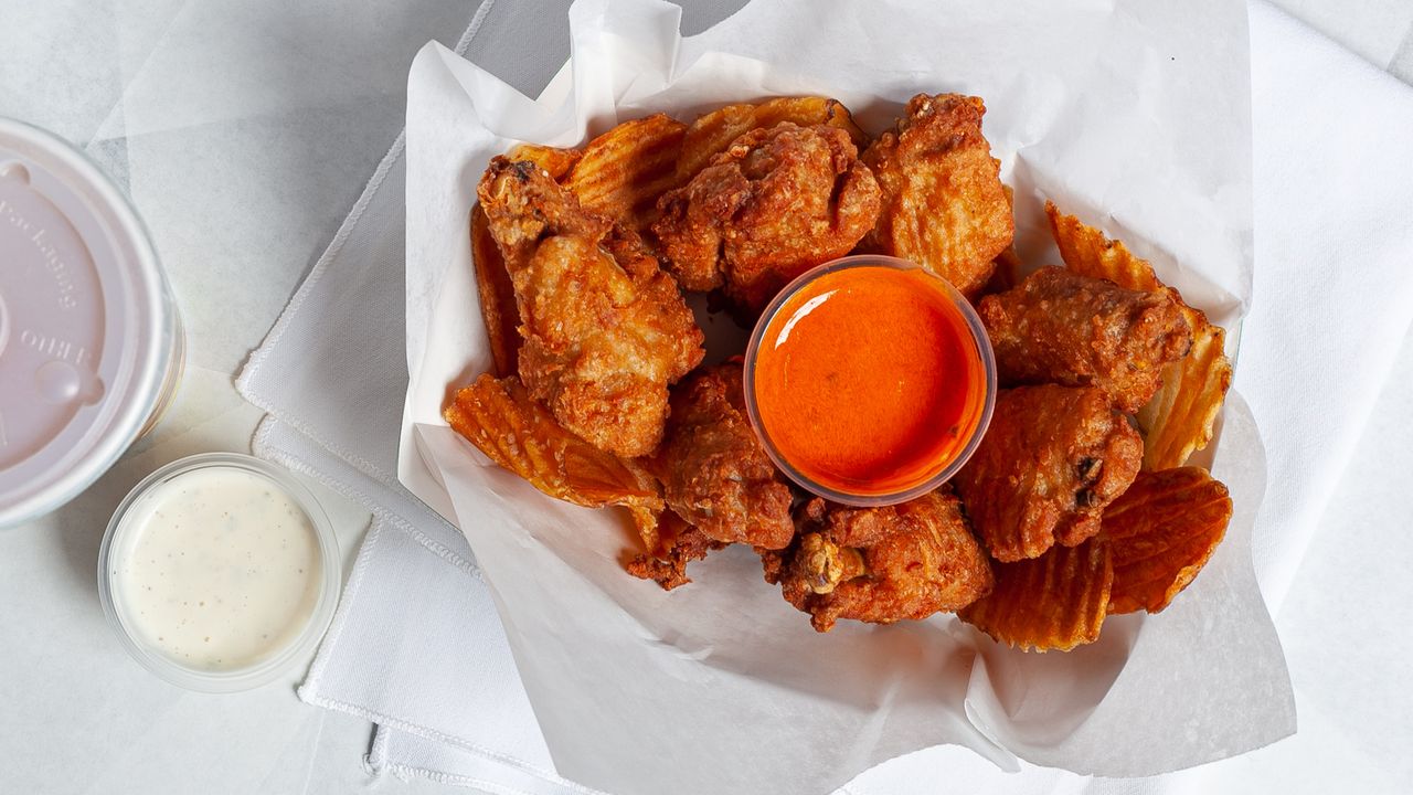 6 Wings & 1 Dip
