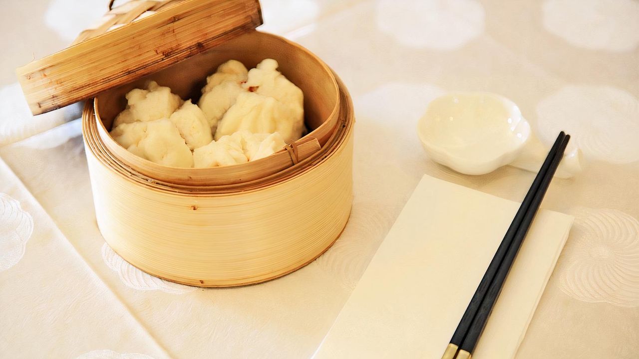 06 Steamed BBQ pork buns (3 pcs)