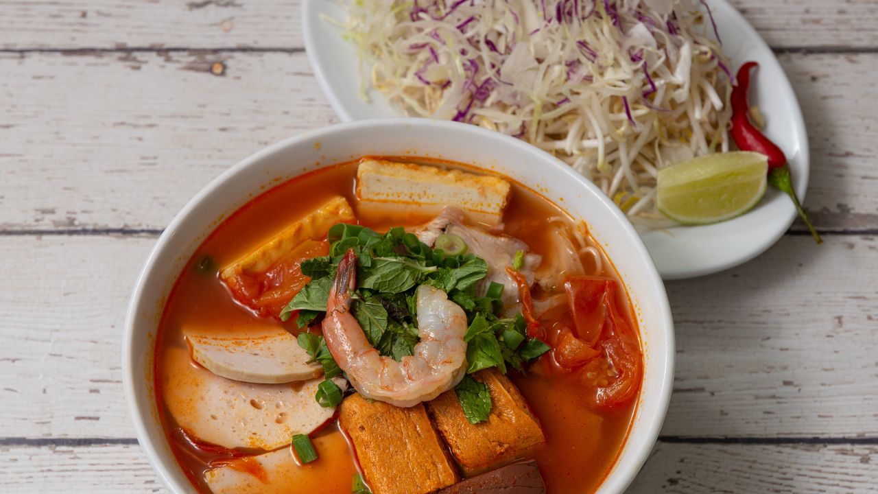 Rice Vermicelli Soup with Sliced Pork, King Prawn, Blood Jelly and Tofu