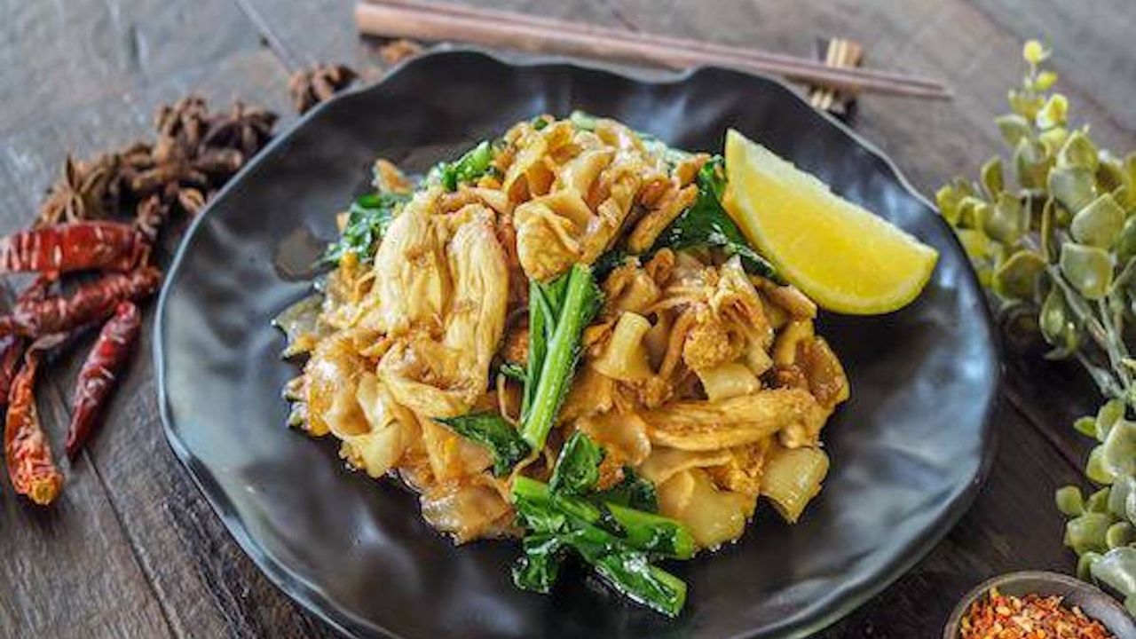 Pad See Ew Chicken