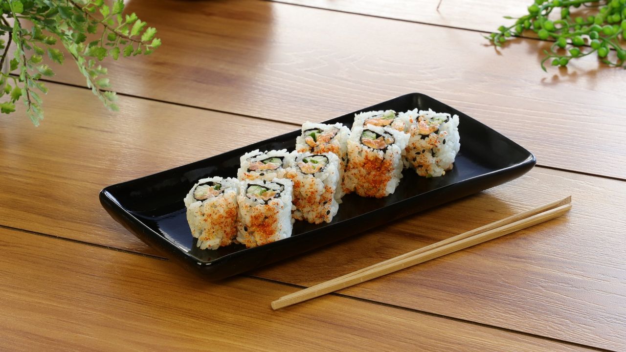 Salmon Dynamite Roll (8 Pieces)