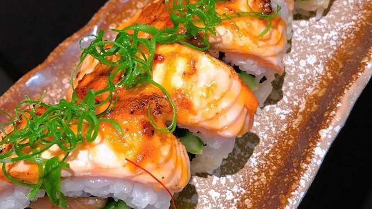 Aburi Salmon Roll