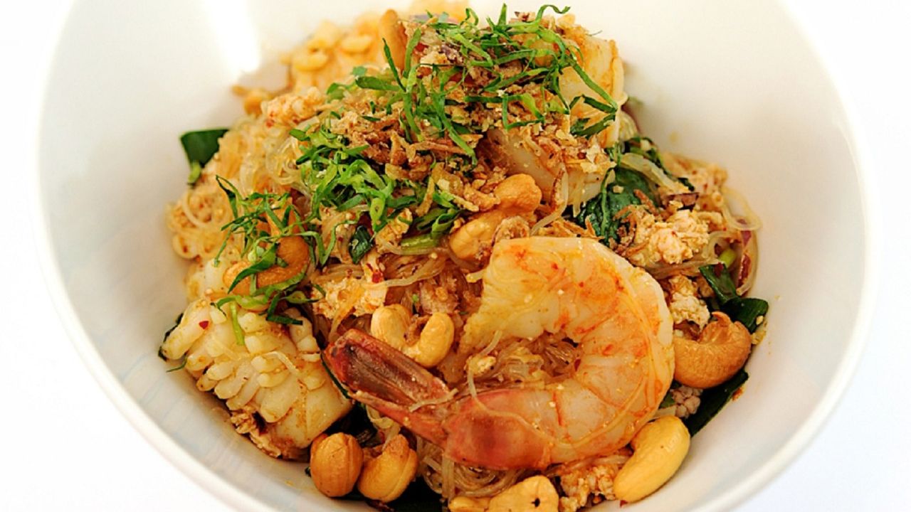 Larb Woon Sen