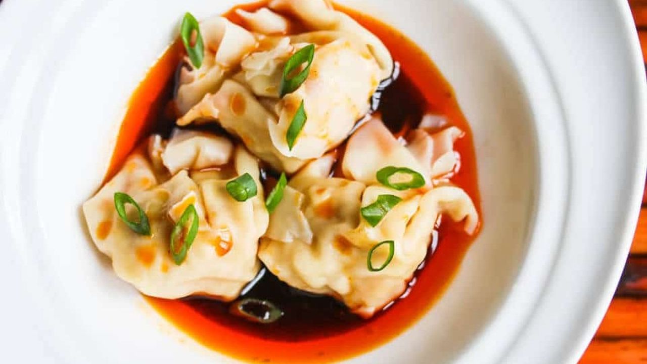 Steamed Wonton with Black Vinegar & Chilli Oil