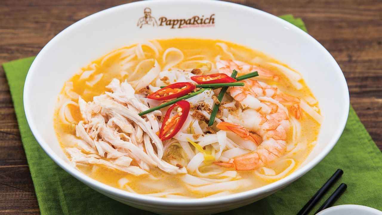 Ipoh Koay Teow Soup with Prawns and Chicken Slices