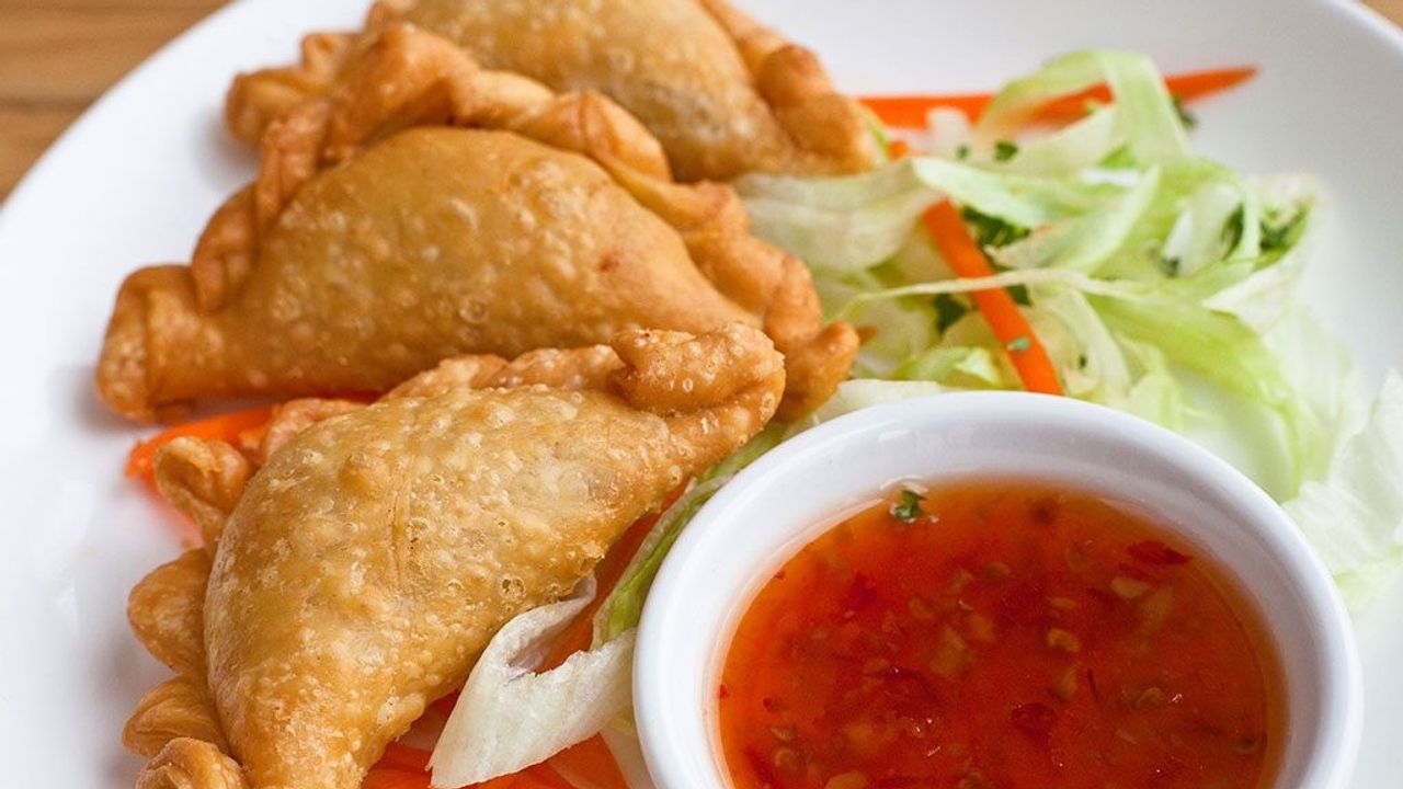 Veggie curry puff (2 pcs)