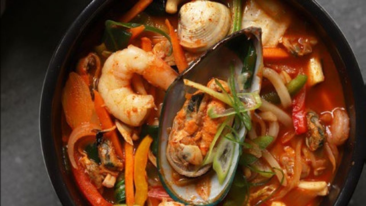 Lunch - Jjampong / Spicy Seafood Noodle Soup