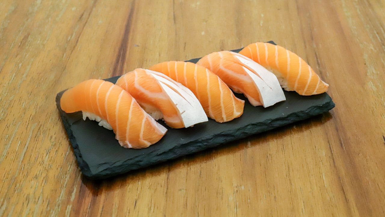 Salmon Nigiri (5pcs)