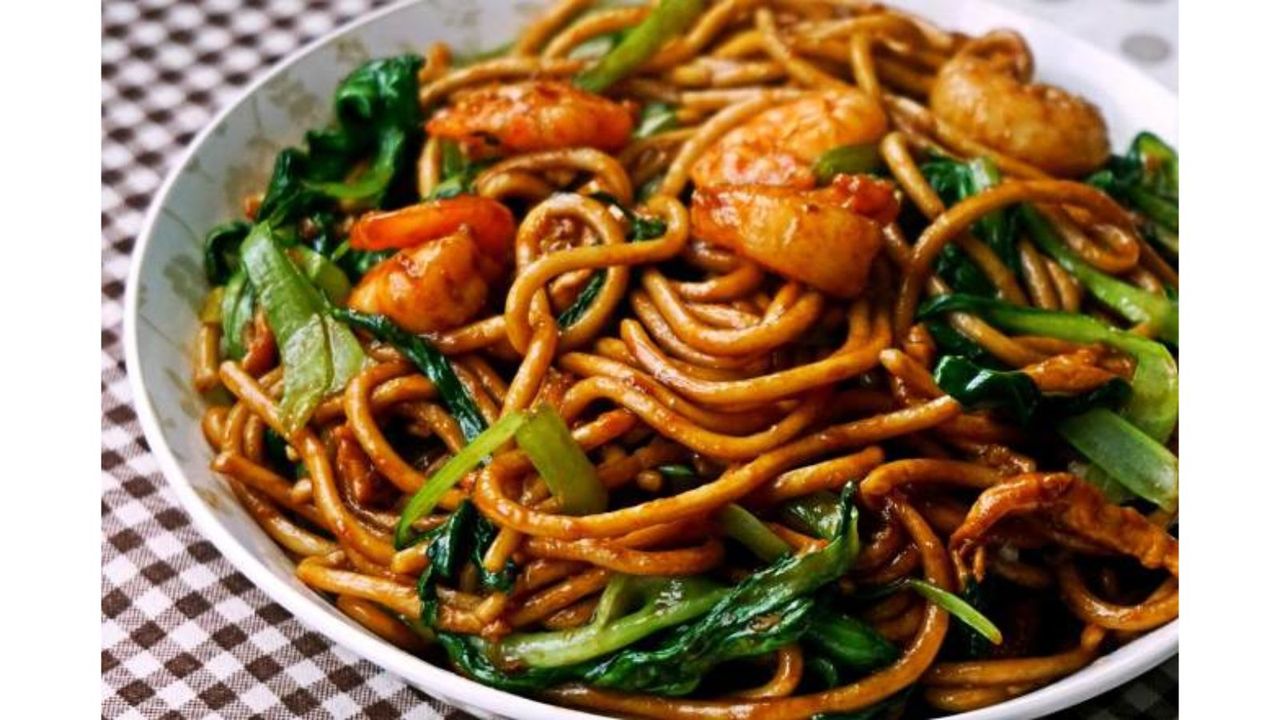 Stir Fried Hokkien Noodle with BBQ Pork