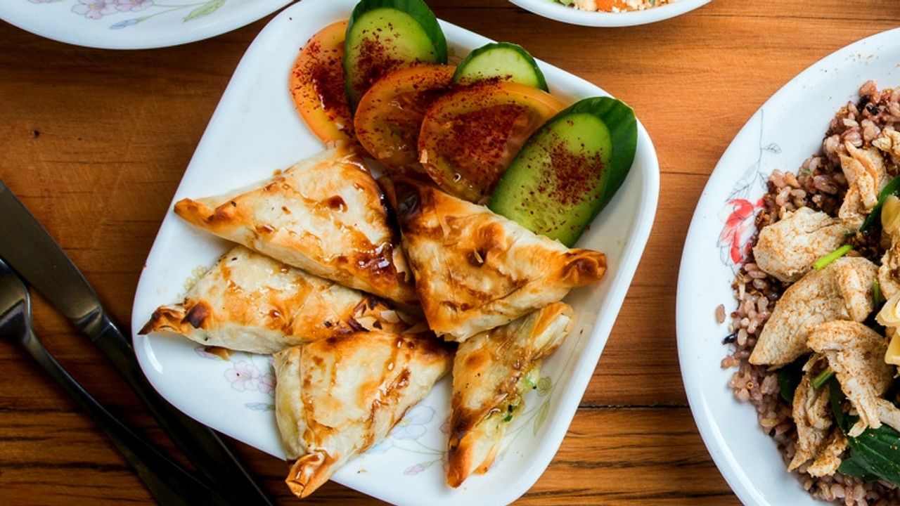 Samboosek cheese pastries