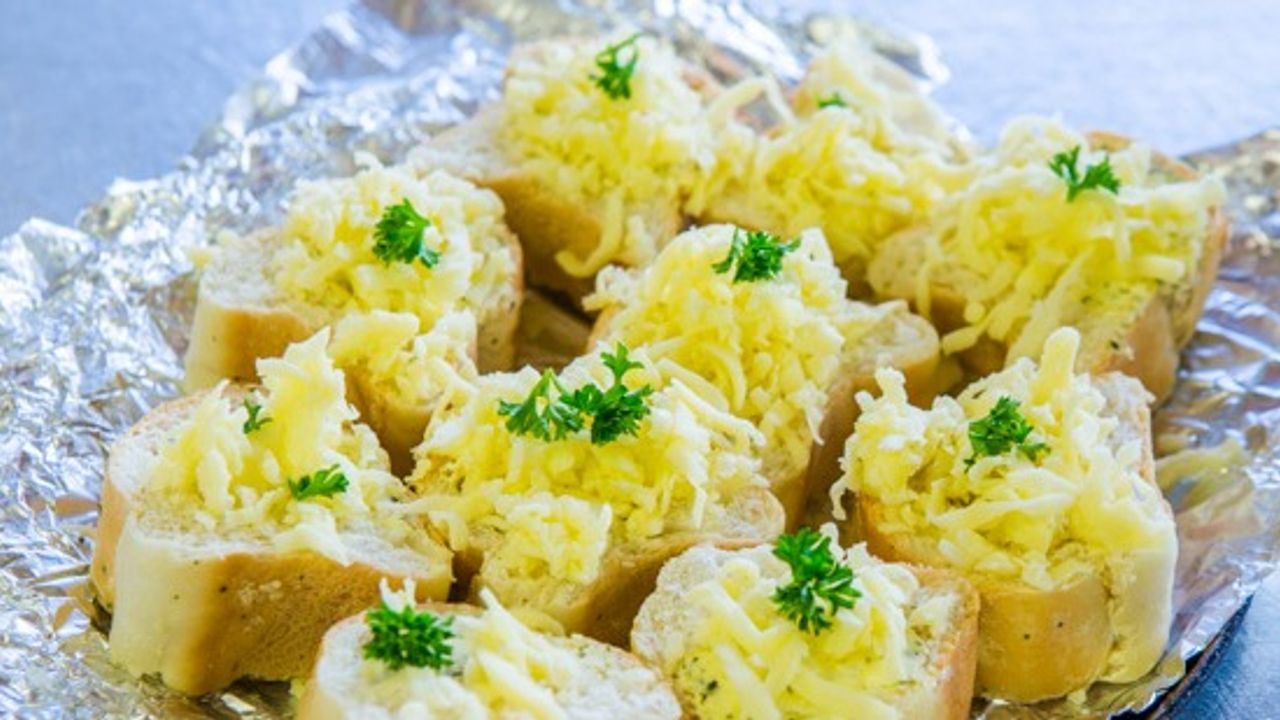 Cheesy Garlic Bread