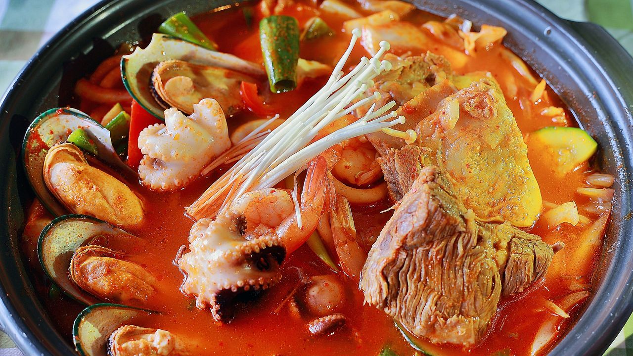 31. Spicy Seafood Beef Rib Soup
