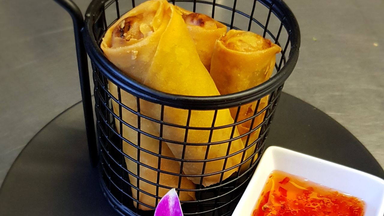 2. Vegetarian Spring Rolls (4 pcs.)