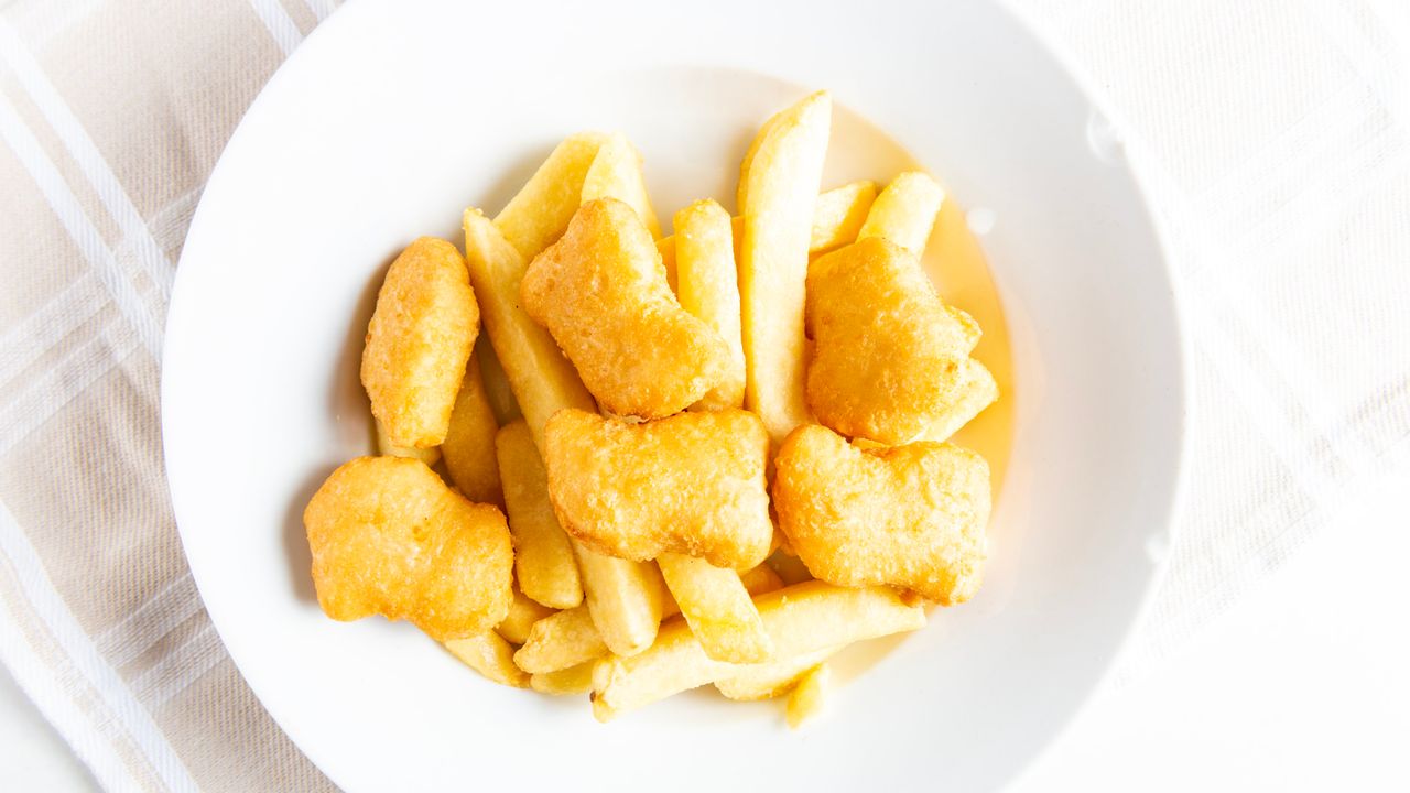 Kids Chicken Nugget (6) with Chips