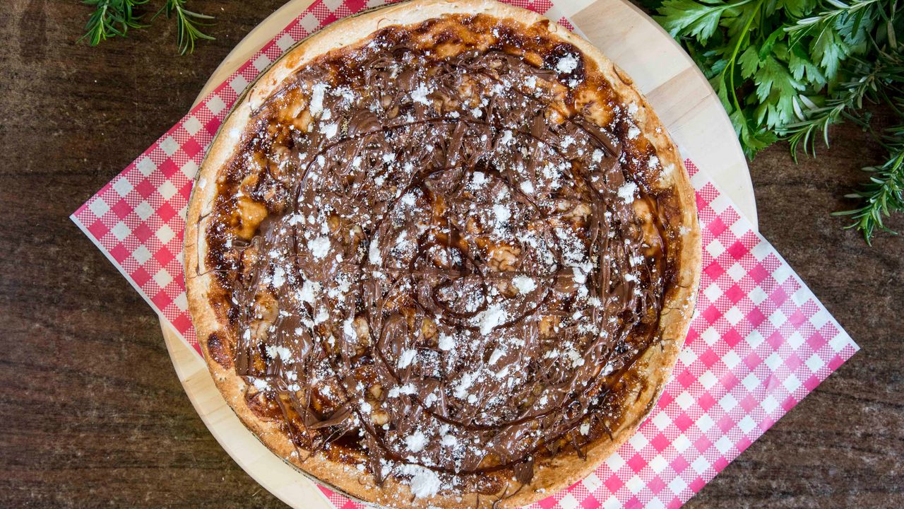 Nutella Chocolate Pizza