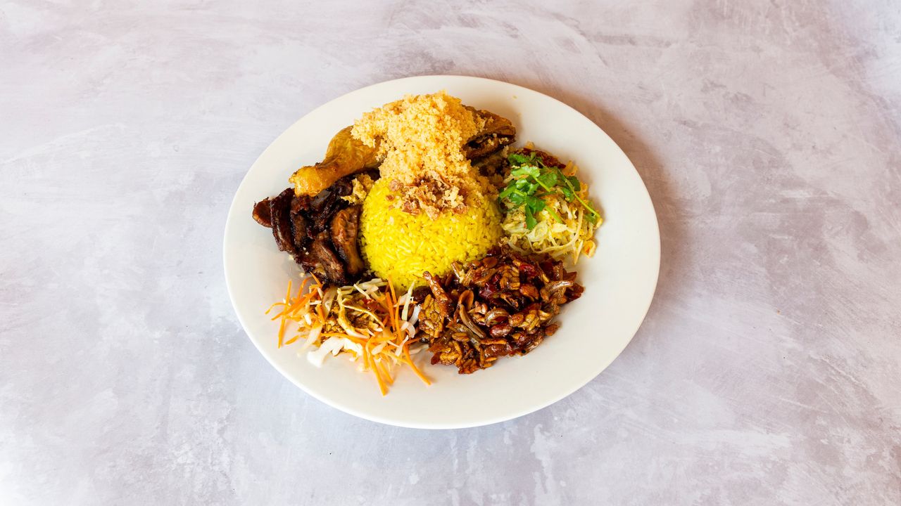 Nasi Kuning Komplit