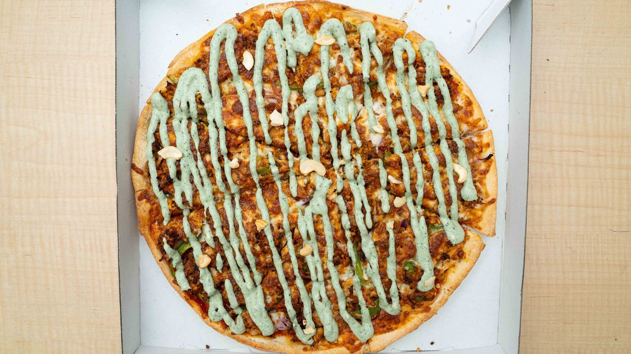 Tandoori Chicken Pizza Pizza