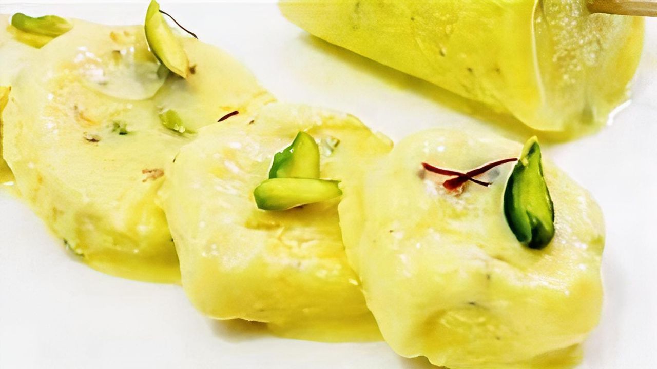2. Kulfi (Mango Or Pistachio)