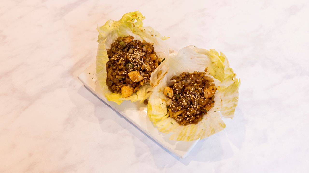 Prawn San Choi Bau 蝦肉生菜包 (2 Pieces)