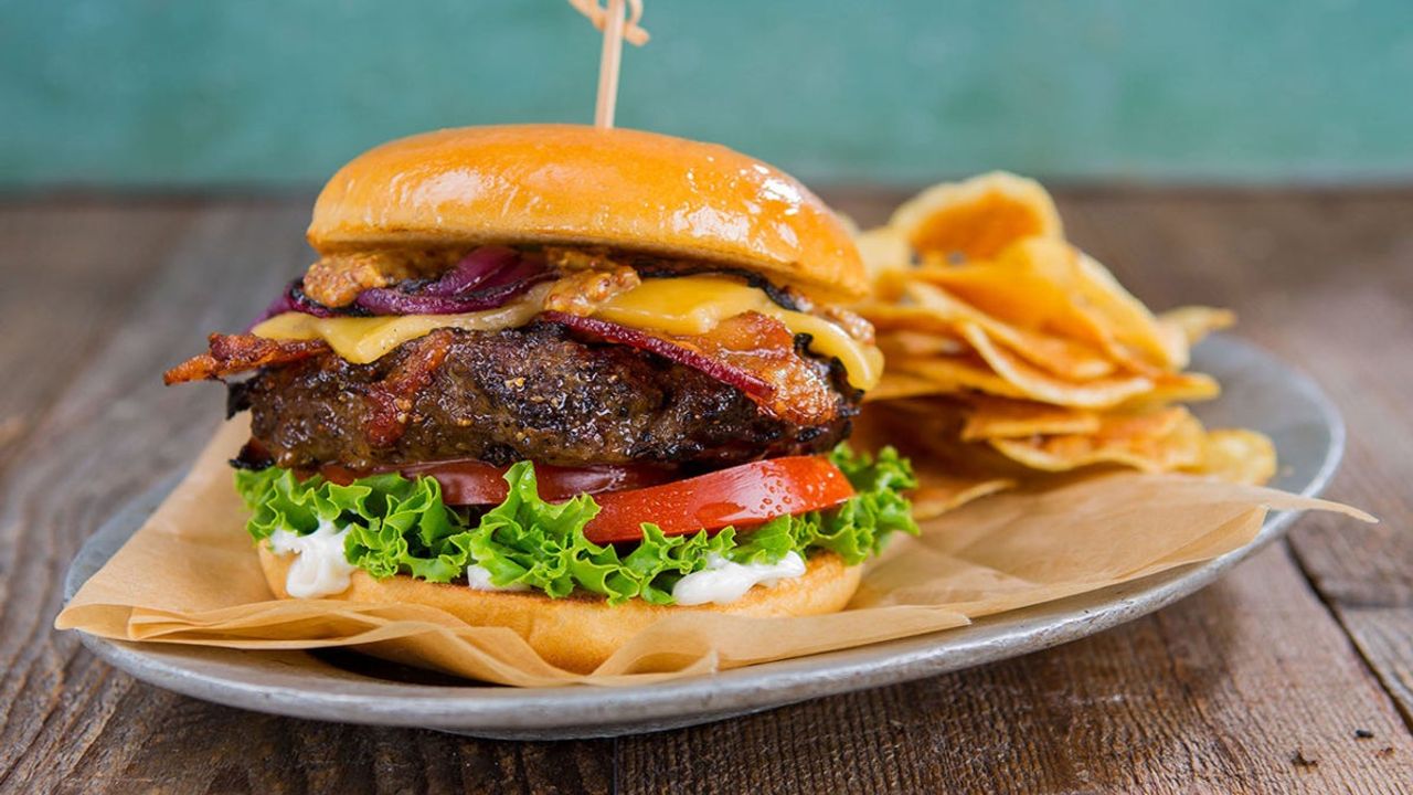 Royal Beef Bacon Burger