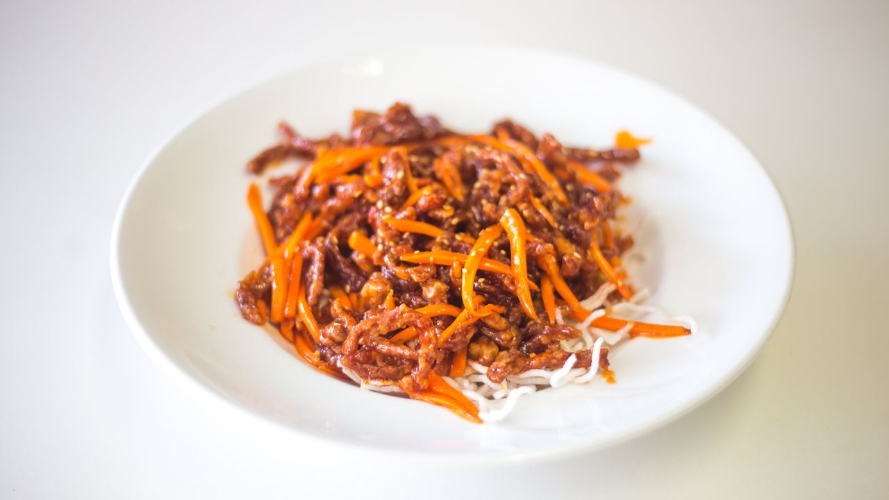 Deep Fried Beef in Spicy Sauce (Rainbow Beef) 幹烧牛肉絲