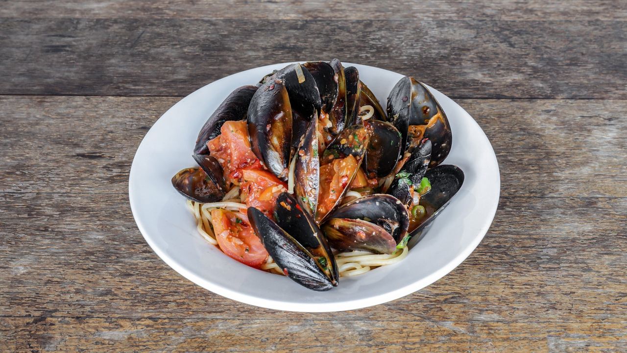 Spaghetti Chilli Mussels