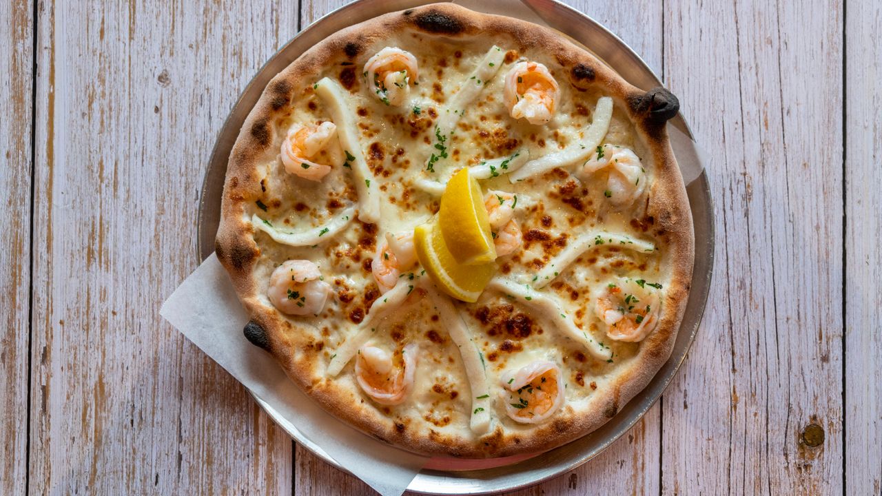 Small Seafood Pizza