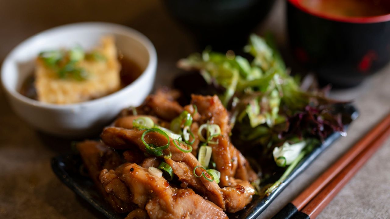 R2 Teppan Torimomoniku 铁板鸡肉