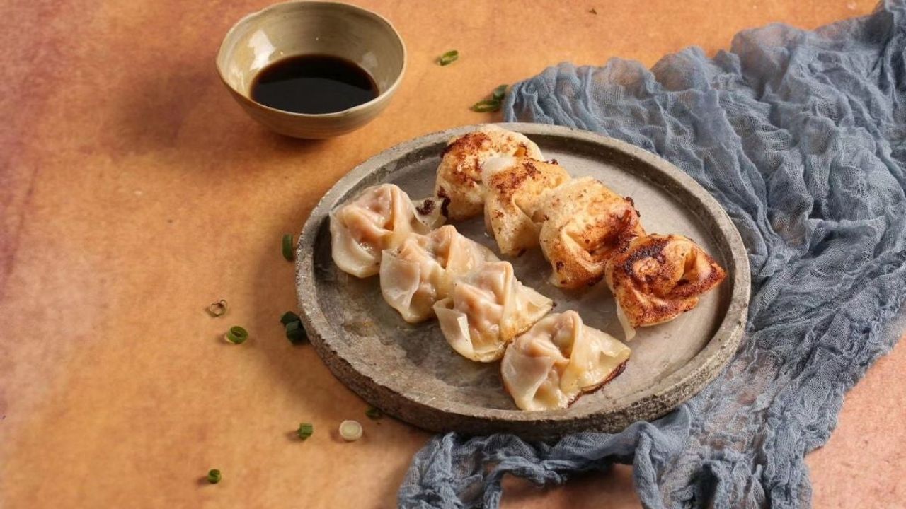 Pan Seared Pork Dumplings (8 Pieces)