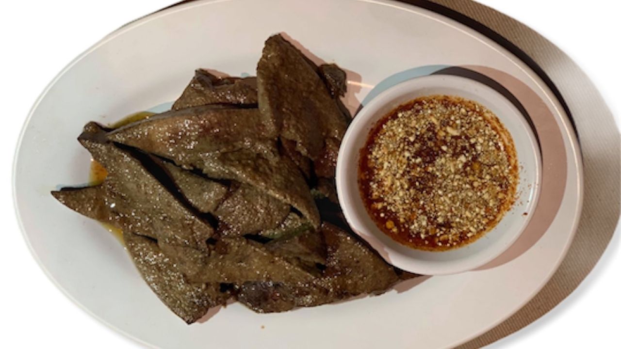 Deep fry pork liver ตับทอด