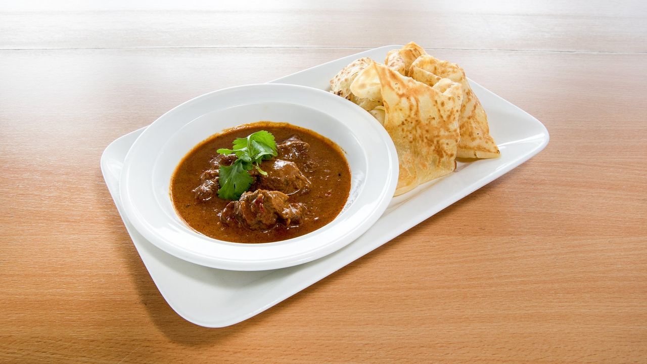 Roti with Curry Beef (Rendang)
