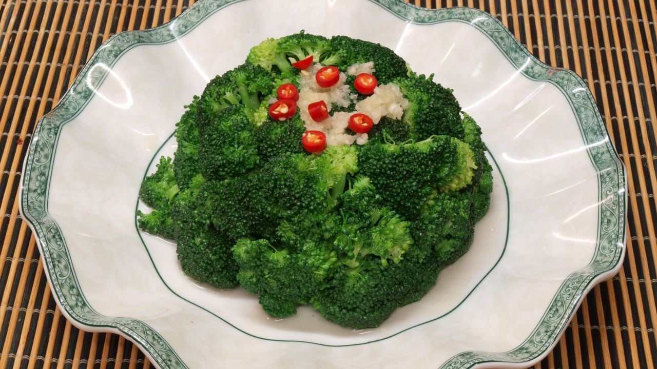 Sautéed Broccoli in Garlic Sauce