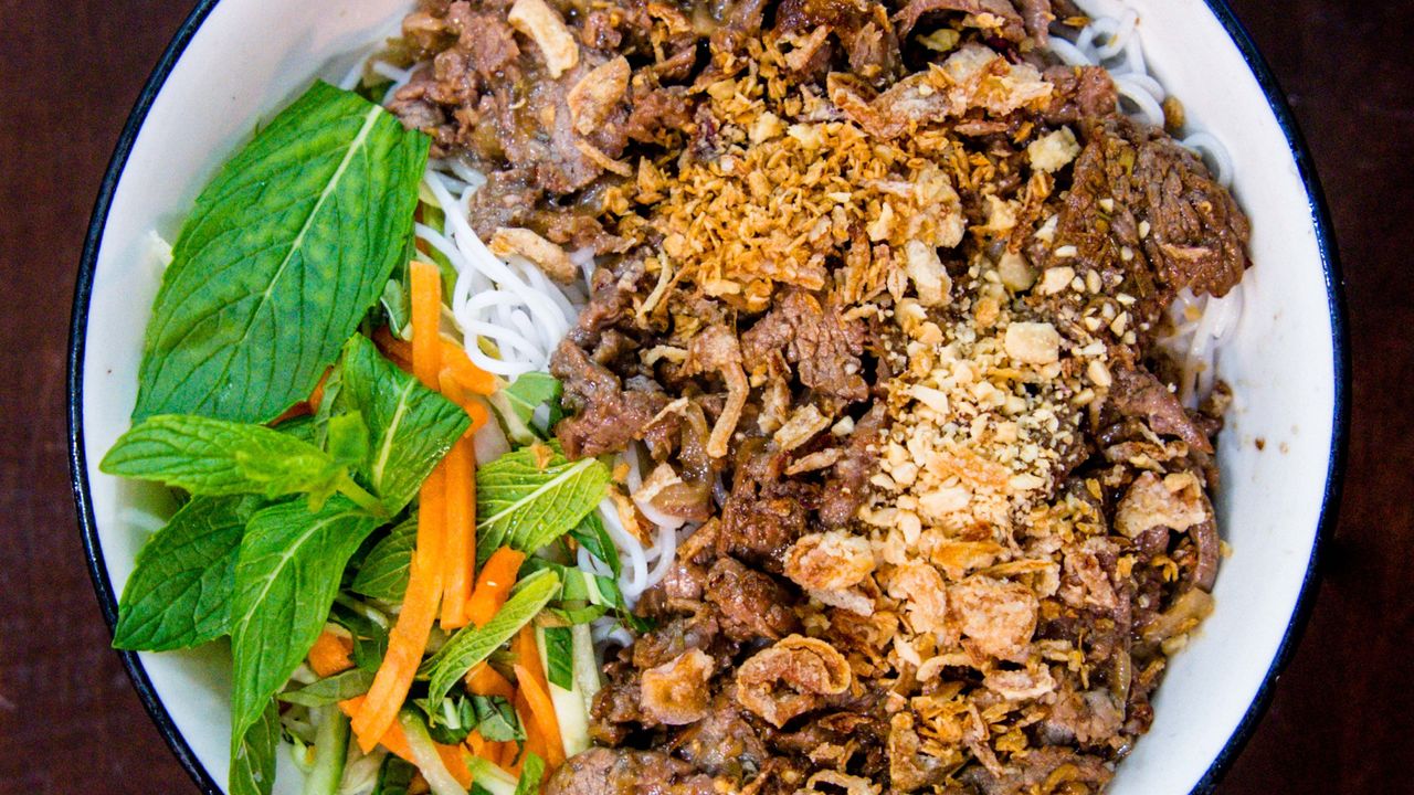 Vietnamese Lemongrass Beef Noodle Bowl (Bún Bò Xào)