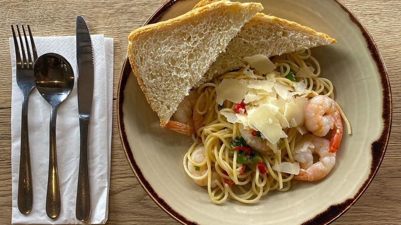 Spaghettini of prawn, chilli, garlic