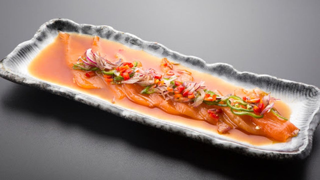 Salmon Carpaccio (8pcs)