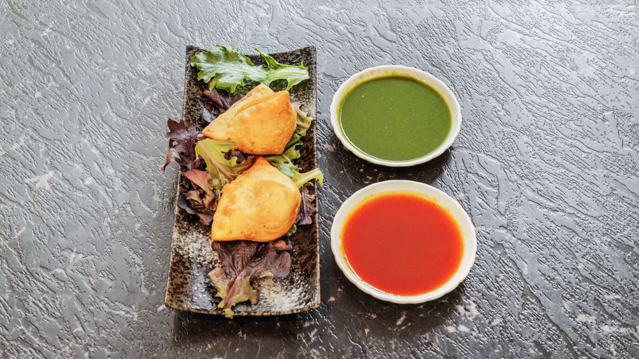 Veg Samosa (Set of 2)
