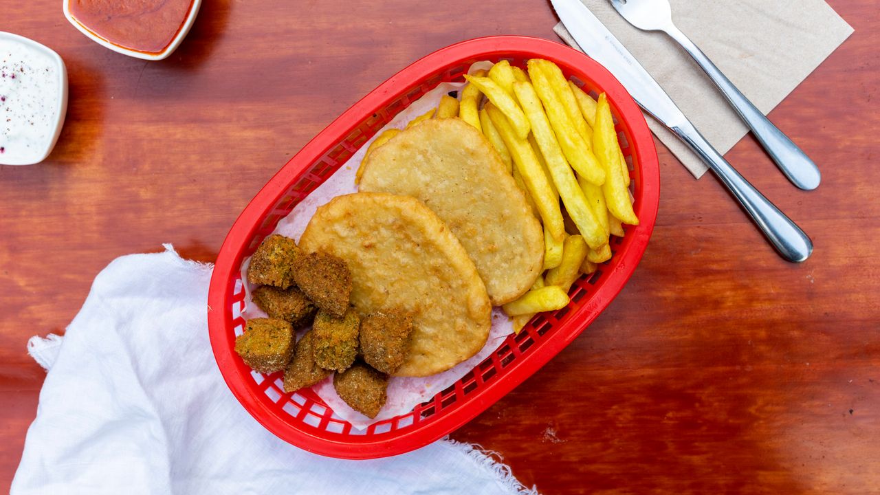 Medium Vegetarian Snack Basket