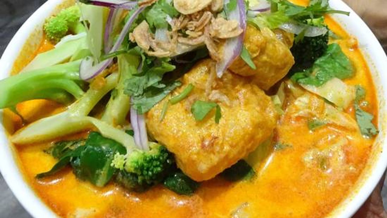 Combination Veggie & Chicken Laksa