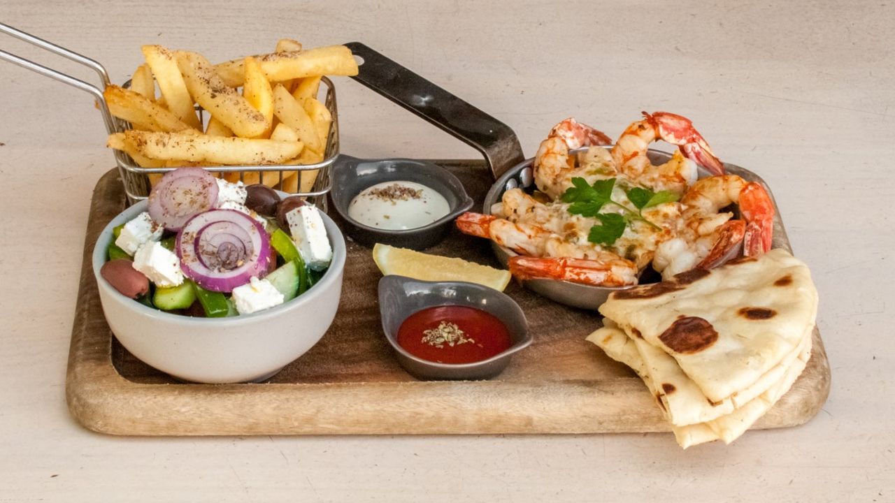 Marinade Prawns, Mixed Cheese, Tomato Salsa, Pita Bread, Greek Salad, Aioli Sauce, Sriracha