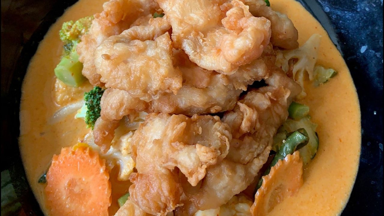 Crispy Chicken in Red Curry