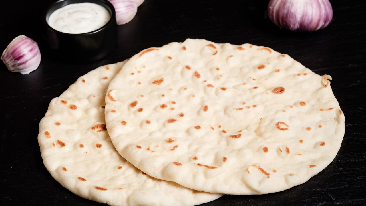 Pita Bread with Garlic Dip
