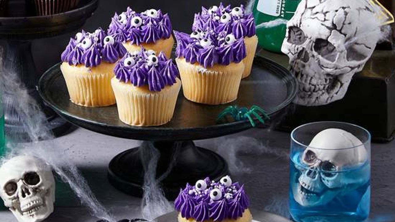 Vegan Vanilla Halloween Cupcakes