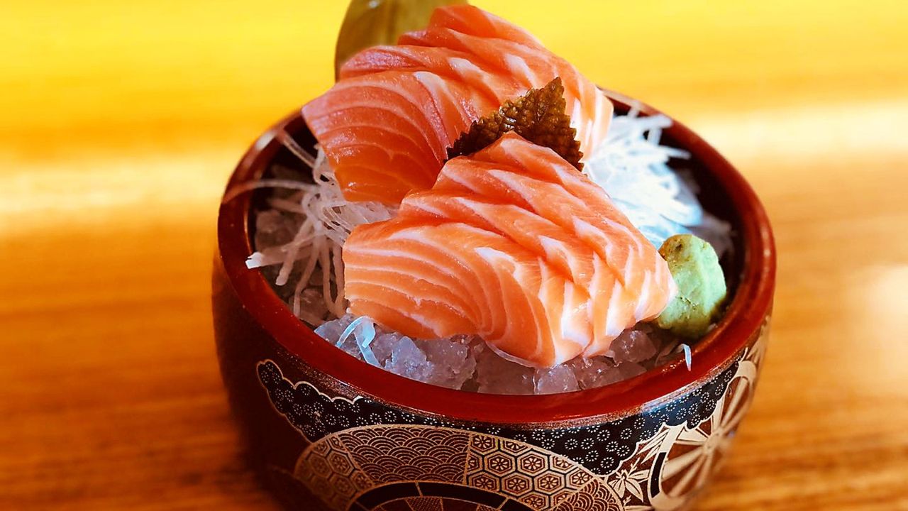 Salmon Sashimi (8pcs)