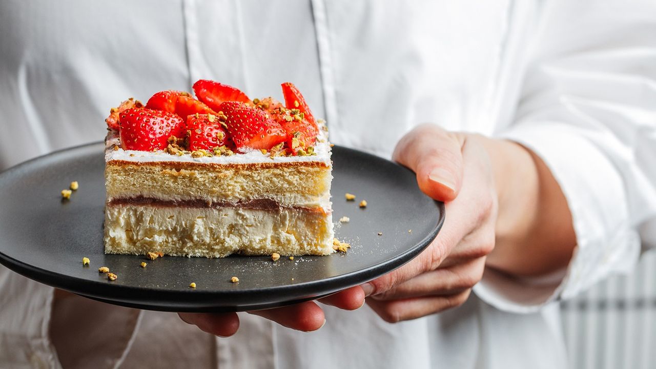 Strawberry & Pistachio Sponge