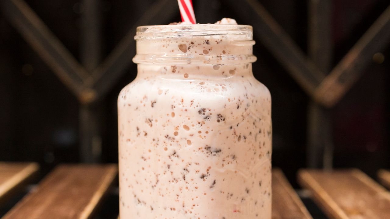 Berry Date Smoothie