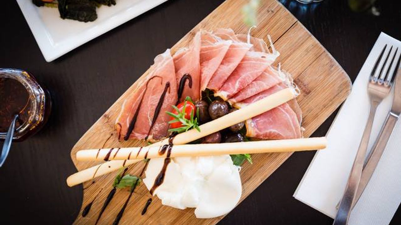 Bufala e Prosciutto Crudo di Parma