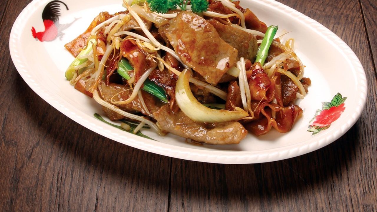 N7. Fried Flat Rice Noodle with Beef Slices