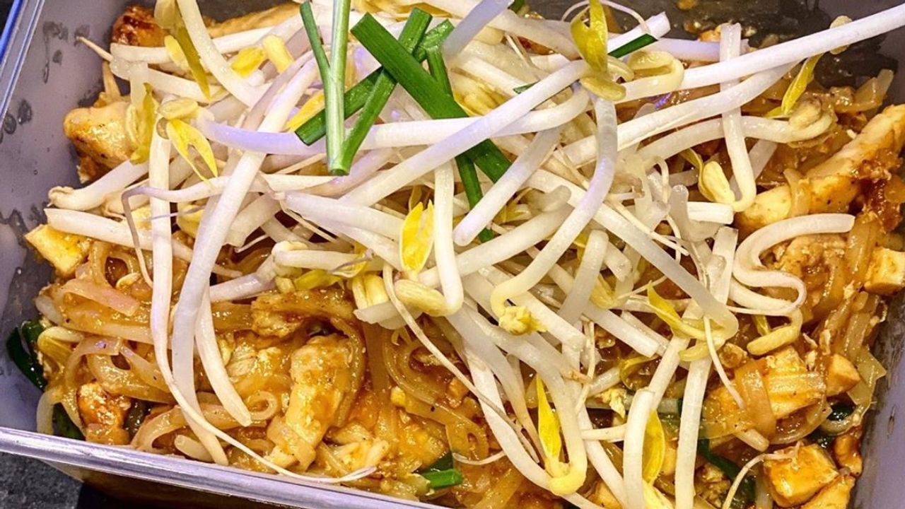 Authentic Old School Pad Thai