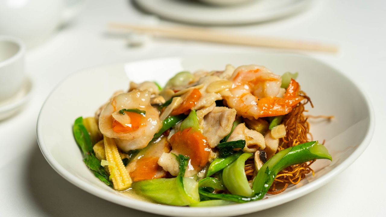 Pan Fried Egg Noodles (Options Available) 煎面